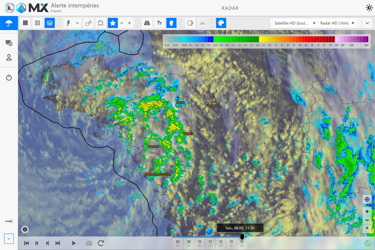 🌦️ Ce lundi s'annonce agité avec de nombreuses #averses attendues sur la région. Celles-ci peuvent s'accompagner de petite #grêle et de coups de tonnerre. Rien d'exceptionnel mais restez vigilant si vous vous déplacez. ⚡ #orages 

(Meteologix)