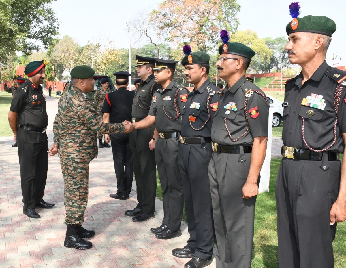 General Manoj Pande #COAS visited Rajput Regimental Centre, #Fatehgarh and was briefed about the ongoing training curriculum and innovative exploitation of technology in training at the Centre. During the visit, the #COAS interacted with All Ranks and commended them for their…