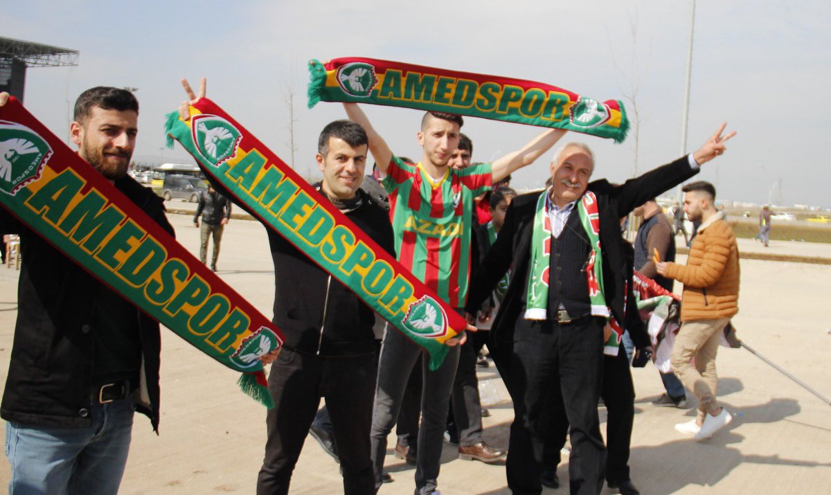 Mücadelenin zaferi! 
Tüm engellemelere rağmen #Amedspor birinci lige yükseldi! 
Takımı tebrik ediyor, başarılarının devamını diliyorum. 
Futbol hakkaniyeti ve mücadeleyi simgeler! 🏆⚽️
 #Amedspor