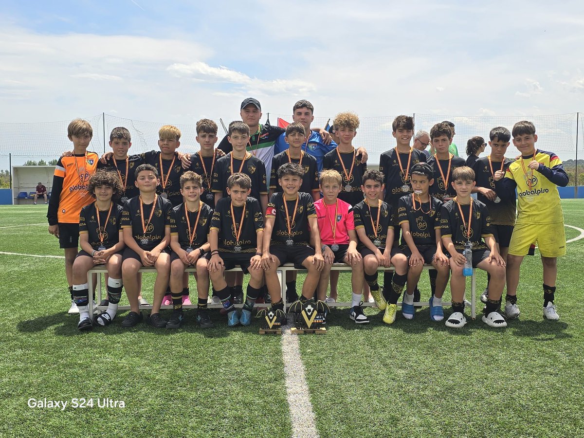 Felicidades al Alevín A por coronarse campeón en la Valencia Fie Cup. Un torneo espectacular lleno de aprendizaje y diversión con otros equipos. ¡Una experiencia inolvidable, con grandes desafíos y momentos para recordar siempre! 🏆⚽️ #ValenciaFieCup #Fútbol #AleA #VamosMorata