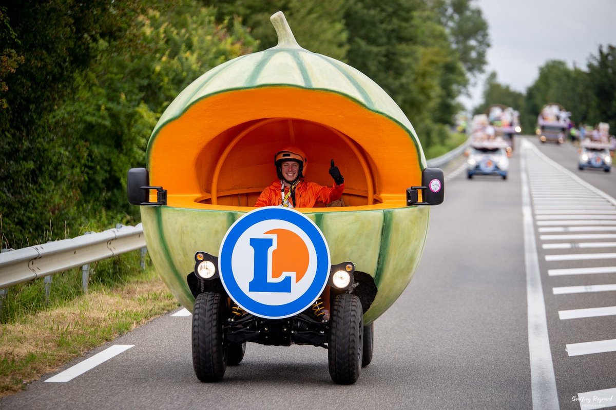 🚨 Alerte job Devenu culte sur les réseaux sociaux, le véhicule melon 🍈 de la caravane Leclerc cherche un(e) nouveau pilote pour le Tour de France 2024 #TDF #TDF24 🔗 tinyurl.com/3rmzxv95