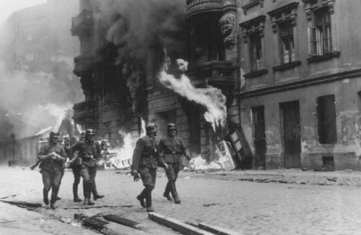 #OTD: We honor Holocaust Remembrance Day, which marks the anniversary of the Warsaw Ghetto Uprising in 1943. 📷 National Archives and Records Administration 🔎 theholocaustexplained.org/the-camps/the-… @DeptofDefense | @HolocaustMuseum | @NHPRC