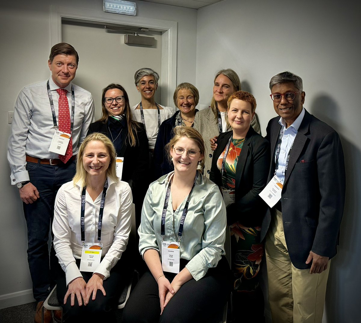 Sunday at #ESTRO24 was guidelines & working groups for me! Excellent meetings with the 🔹Lower GI guideline committee 🔹Locally recurrent rectal cancer guidelines writing group 🔹Reirradiation #medphys working group Here the LRRC group, expertly led by Heike Peulen #radonc