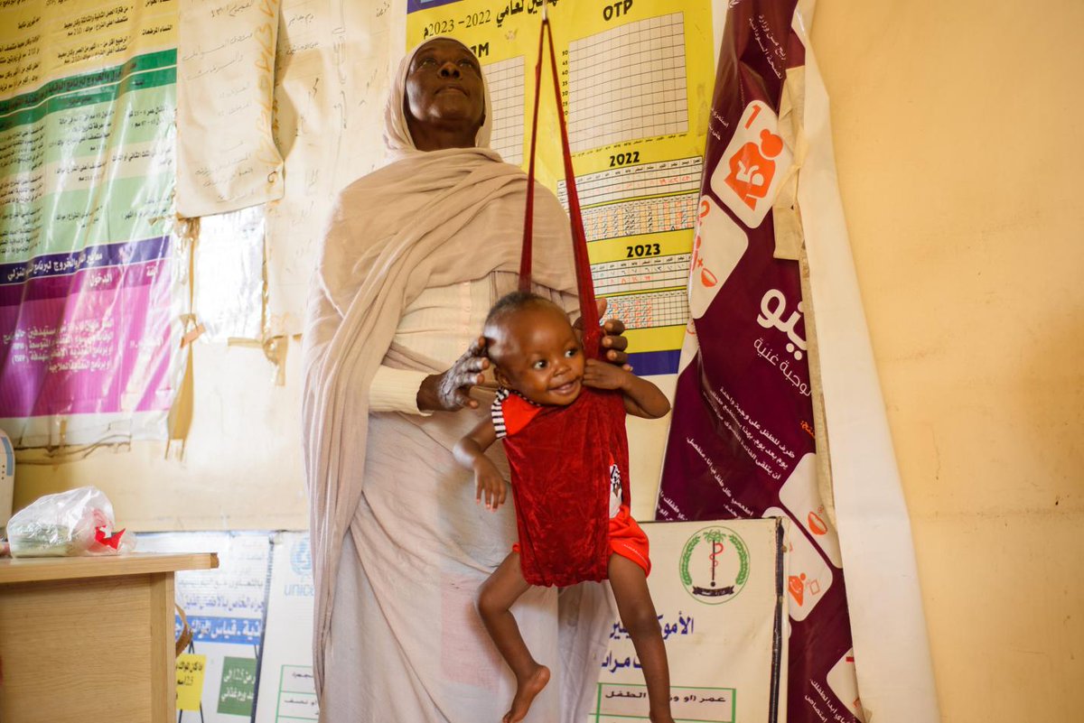 Food availability remains a challenge for many families in Sudan. At a health facility in Port Sudan, @UNICEF, in partnership with @eu_echo🇪🇺, supports the delivery of integrated healthcare services, focusing on malnutrition care and treatment for children under 5 years old.
