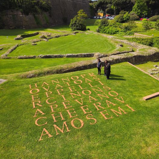 🇮🇹📸 SEMI by @davide_dormino - Priamàr Fortress, Savona Inspired by Greek poet Dinos Christianopoulos' quote: “They tried to bury us not knowing we were seeds' The clay letters represent the concept of resistance & will be reabsorbed into the land within a few days. #FreeAssange