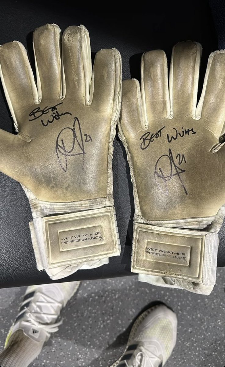 AUCTION

MatchWorn John Ruddy Birmingham City gloves

These were kindly donated by John himself to help our fundraising efforts for young children in their development in the game.

Bid in replies please and share 🙏

Ends 08/05 at 12PM