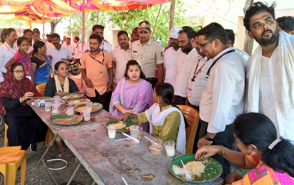 DC Kalaburagi (@dckalaburagi) on Twitter photo ಎಲ್ಲಾ ವಿಧಾನಸಭಾ ಮತಕ್ಷೇತ್ರಗಳಲ್ಲಿ ಮಸ್ಟರಿಂಗ್ ಕಾರ್ಯ ನಡೆಯುತ್ತಿರುವ ಹಿನ್ನೆಲೆಯಲ್ಲಿ ಕಲಬುರಗಿ ಉತ್ತರ, ಕಲಬುರಗಿ ದಕ್ಷಿಣ, ಕಲಬುರಗಿ ಗ್ರಾಮೀಣ & ಅಫ್ಜಲ್ಪುರ ತಾಲೂಕಿನ ಮತಕ್ಷೇತ್ರಗಳಿಗೆ ಭೇಟಿ ನೀಡಿ ಮಸ್ಟರಿಂಗ್ ಕಾರ್ಯವನ್ನು ಪರಿಶೀಲಿಸಲಾಯಿತು.
<a href="/ceo_karnataka/">Chief Electoral Officer, Karnataka</a> <a href="/ECISVEEP/">Election Commission of India</a>
<a href="/deokalaburagi/">deokalaburagi</a> @Kalaburgivarth ಎಲ್ಲಾ ವಿಧಾನಸಭಾ ಮತಕ್ಷೇತ್ರಗಳಲ್ಲಿ ಮಸ್ಟರಿಂಗ್ ಕಾರ್ಯ ನಡೆಯುತ್ತಿರುವ ಹಿನ್ನೆಲೆಯಲ್ಲಿ ಕಲಬುರಗಿ ಉತ್ತರ, ಕಲಬುರಗಿ ದಕ್ಷಿಣ, ಕಲಬುರಗಿ ಗ್ರಾಮೀಣ & ಅಫ್ಜಲ್ಪುರ ತಾಲೂಕಿನ ಮತಕ್ಷೇತ್ರಗಳಿಗೆ ಭೇಟಿ ನೀಡಿ ಮಸ್ಟರಿಂಗ್ ಕಾರ್ಯವನ್ನು ಪರಿಶೀಲಿಸಲಾಯಿತು.
<a href="/ceo_karnataka/">Chief Electoral Officer, Karnataka</a> <a href="/ECISVEEP/">Election Commission of India</a>
<a href="/deokalaburagi/">deokalaburagi</a> @Kalaburgivarth