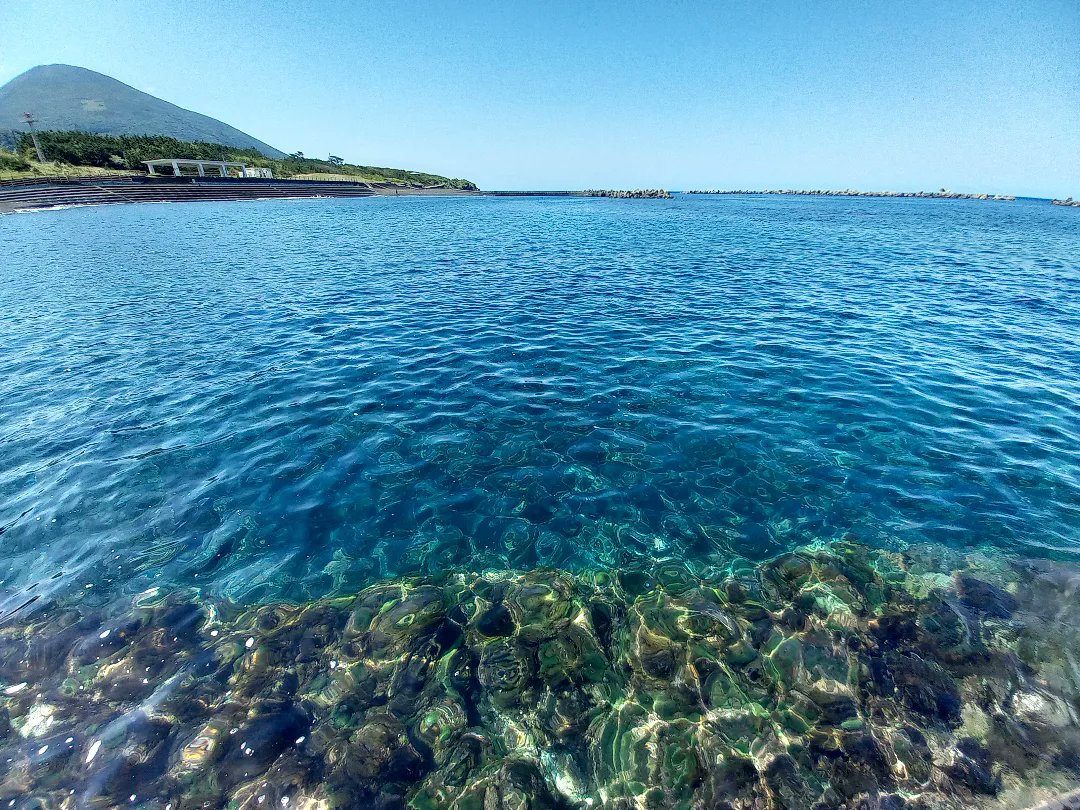 浮き輪にアンカーつけて浸かりたいねー🐢🏖🍺 ⁡⁡ ⁡⁡#八丈島⁡ ⁡#底土⁡ #海水浴場⁡ ⁡#ダイビング #海水浴 #海 #ビーチ⁡ ⁡#ダイビング⁡ ⁡#ダイビング好きな人と繋がりたい