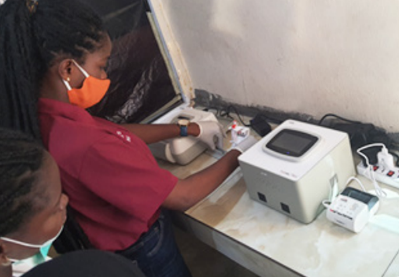 Nigeria is the 1st country to use #Truenat test for rapid detection of TB and rifampicin resistance under the #StopTB-@USAID introducing New Tools Project and the scaleup plan is ambitious. Click to read about the impact and the lessons learned: stoptb.org/sites/default/…