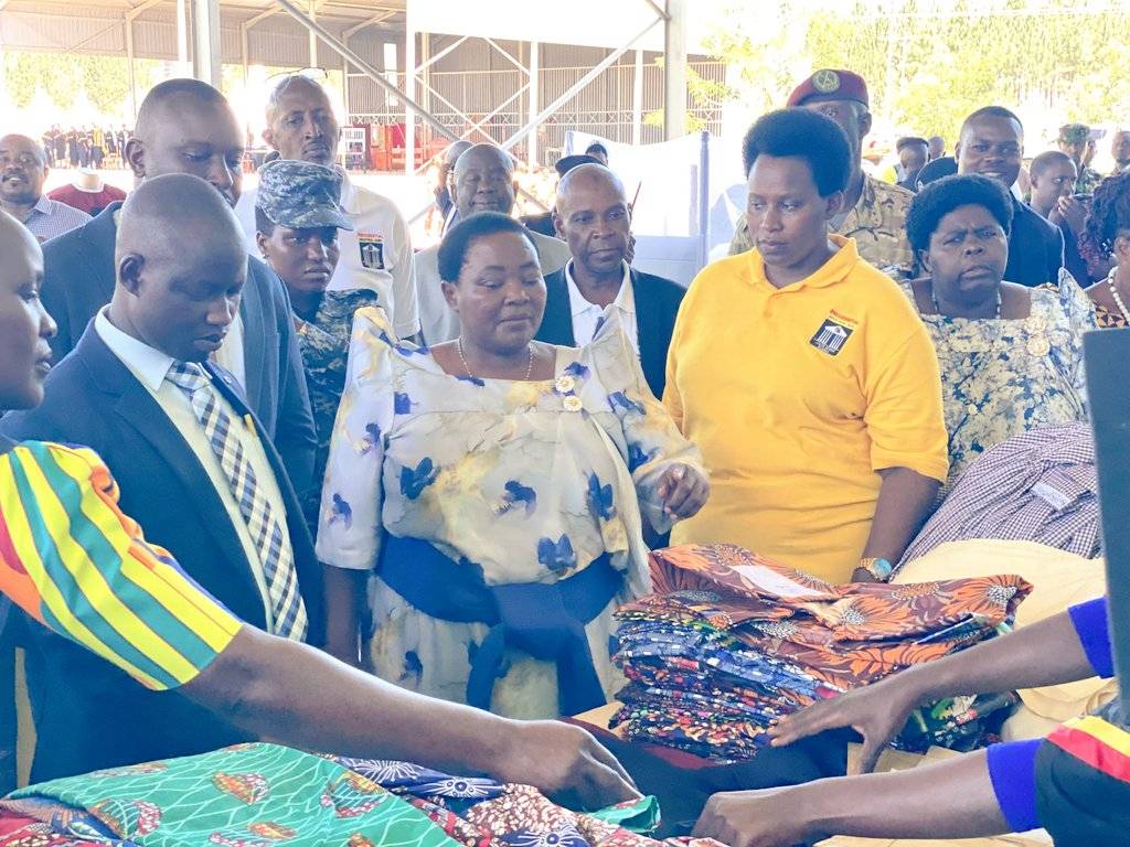 We were honored to have the Prime Minister, the Rt. Hon. <a href="/R_Nabbanja/">NABBANJA ROBINAH</a> preside over the graduation ceremony of 454 youths at the Bunyoro Zonal Presidential Industrial Hub situated in Masindi District. I extend my warmest congratulations to the graduates once more on achieving this