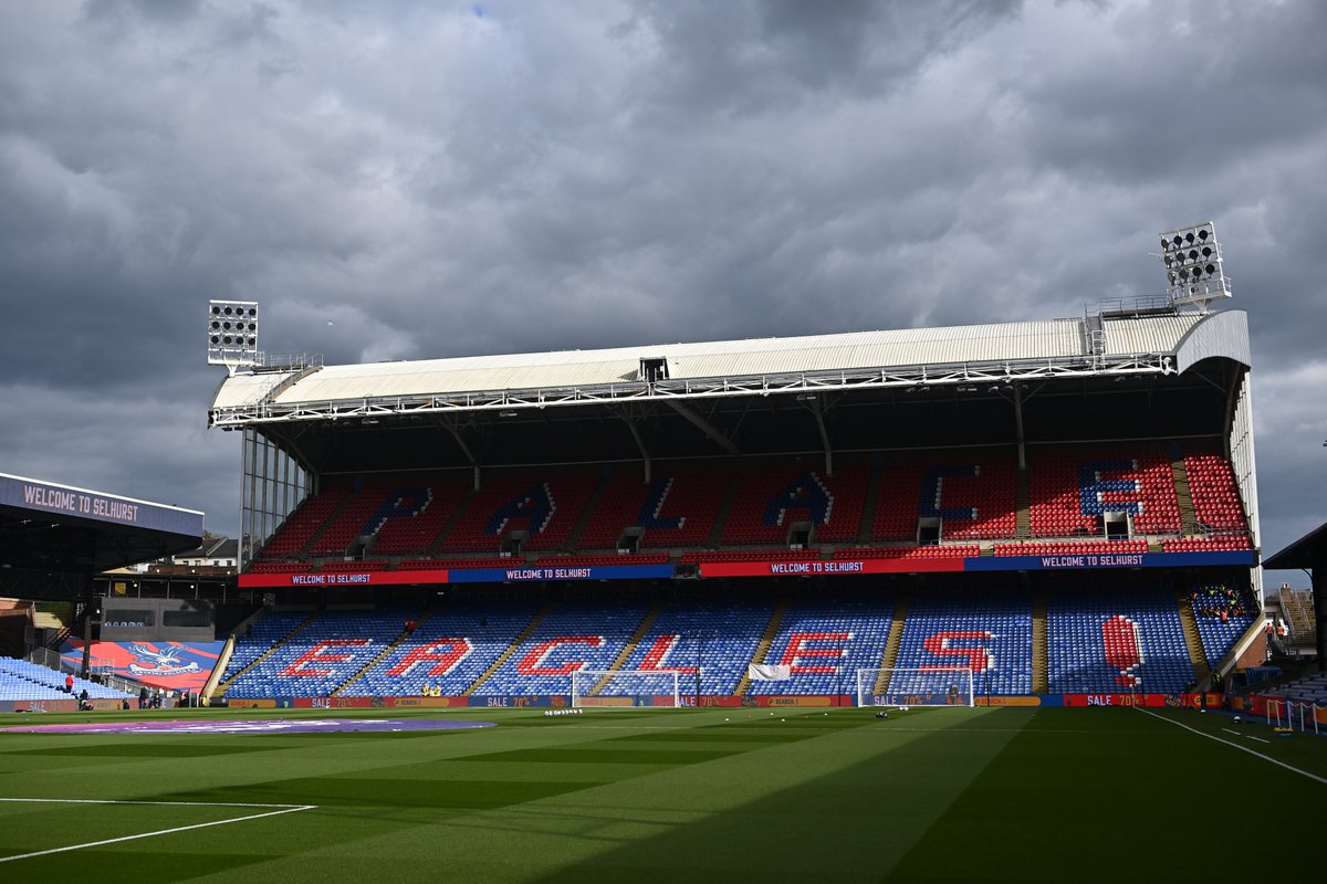 ⚽️ Crystal Palace have seen under 2.5 goals in their last 4 home matches against Manchester United in all competitions. 👀 Under 2.5 goals is paying 7/4 tonight. ✅ Best price - 7/4 ❌ Worst price - 31/20 #CRYMUN