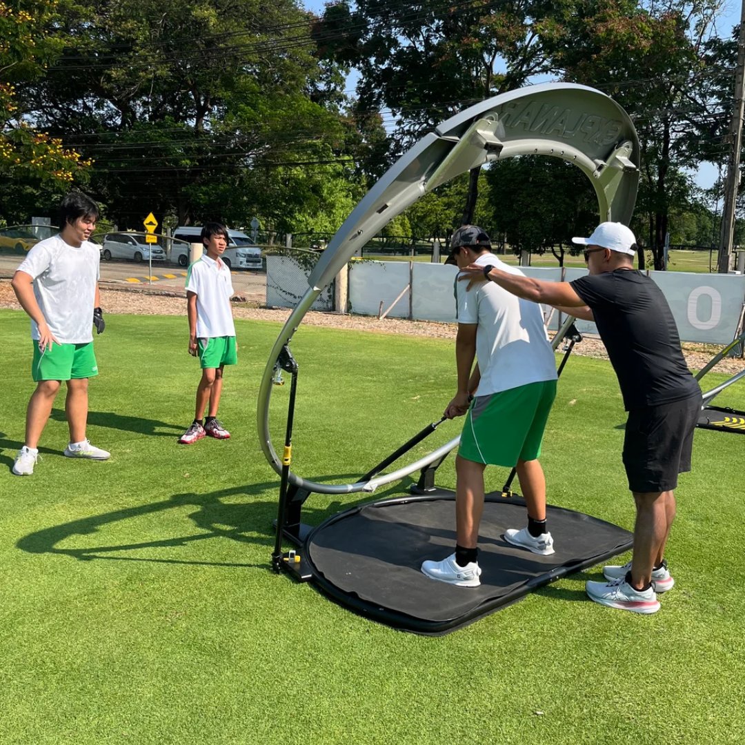 We are excited to announce that our inaugural golf program has officially begun! We have 11 golfers who are now training at the beautiful new facility at the Eastin Thana City Golf Resort. Our golfers are led by Kru Joe and the J. BLK professionals as our service providers.