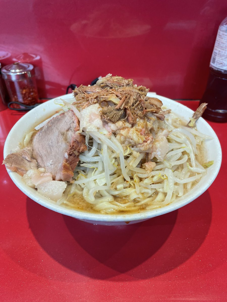 169753309's tweet photo. ラーメン二郎　西台駅前店🔰

たぶん20店舗くらい二郎行ってるけど、常時ランキング上位に食い込んでくる西台二郎はやっぱり美味かった

個人的なランキングでは仙台、野猿、関内に次ぐレベル。四天王ランクイン！

チャーシューも美味いし、店員さんめっちゃ良い人💯
優しさと愛が味に出てる良い店舗 https://t.co/PFKgnQFYuC