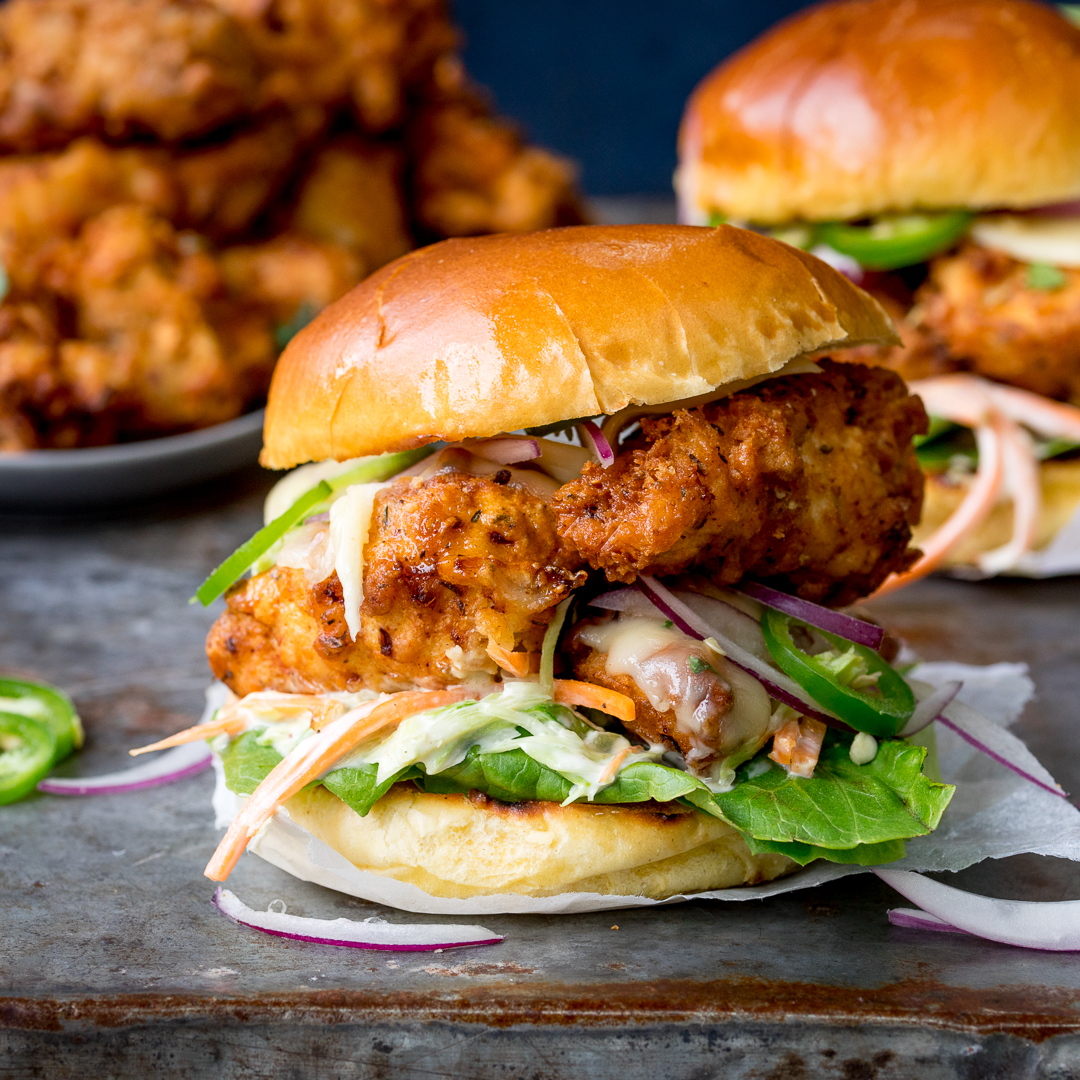 Crispy Chicken Burger with Honey Mustard Coleslaw 
Using my secret recipe for making the perfect Crispy Chicken, served on a toasted brioche bun, with jalapenos, homemade honey-mustard coleslaw & crunchy lettuce. 
kitchensanctuary.com/crispy-chicken…
#crispychicken #fakeaway #kitchensanctuary
