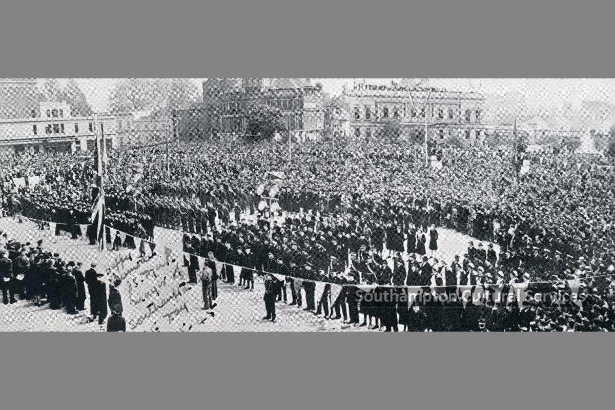 On Victory in Europe Day, 8 May 1945, 20,000 people gathered outside #Southampton Civic Centre to listen to the Prime Minister’s #VEDay broadcast and to hold a service of thanksgiving #WW2