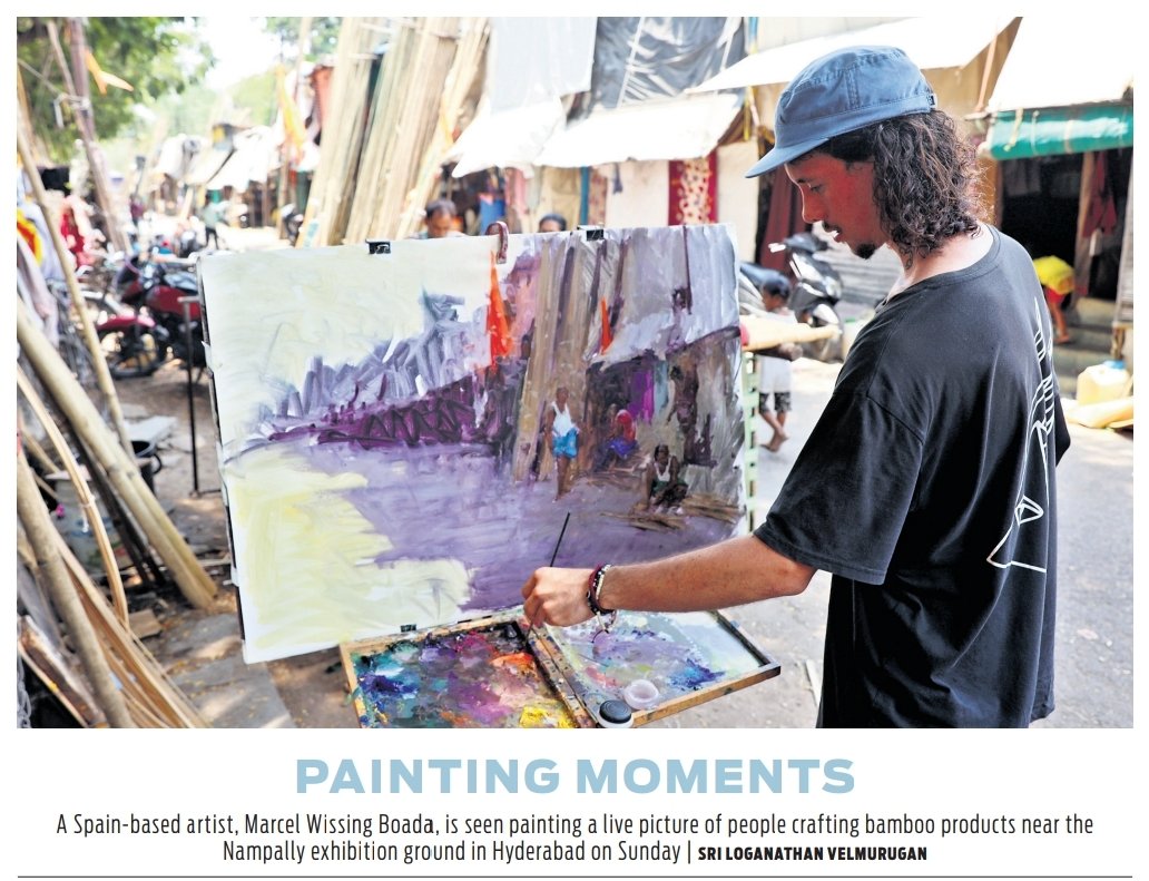 A Spain-based artist, Marcel Wissing Boada is seen painting a live picture of people crafting bamboo products near the Nampally Exhibition Ground in #Hyderabad. @NewIndianXpress @XpressHyderabad @Kalyan_TNIE @shibasahu2012 @santwana99 @wibo_arte