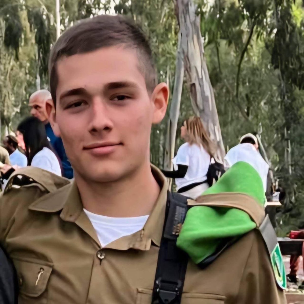 נשבר הלב💔   סמל מיכאל רוזל, בן 18, מראשון לציון, לוחם בגדוד 931, חטיבת הנח״ל, נפל באירוע הקשה שהתרחש אמש בכרם שלום. אני שולח תנחומים למשפחתו בשעתה הקשה ביותר. גיבור ישראל, יהי זכרו ברוך🕯️