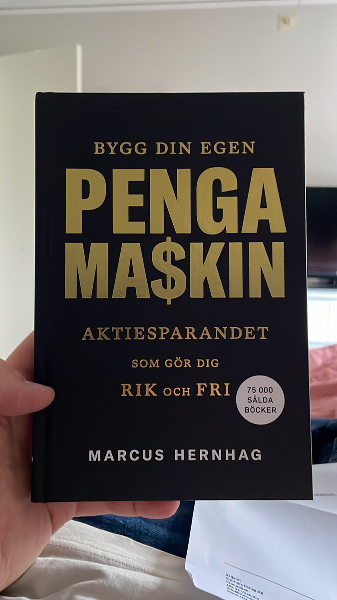 Den här lilla rackaren låg i brevlådan idag. Sparas till semestern och det kommer klia i hela kroppen att inte börja redan ikväll 😋 snyggt omslag! @MarcusHernhag #rik #fri #aktier