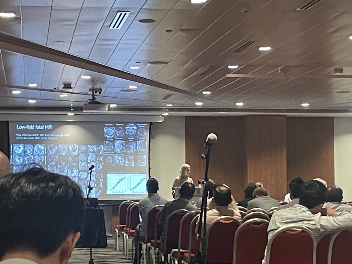 ⁦<a href="/saranevessilva/">Sara</a>⁩ #ismrm24 fetal scans at 0.55T look beautiful and automatic planning based on UNET based realtime head detection makes it accessible 💥