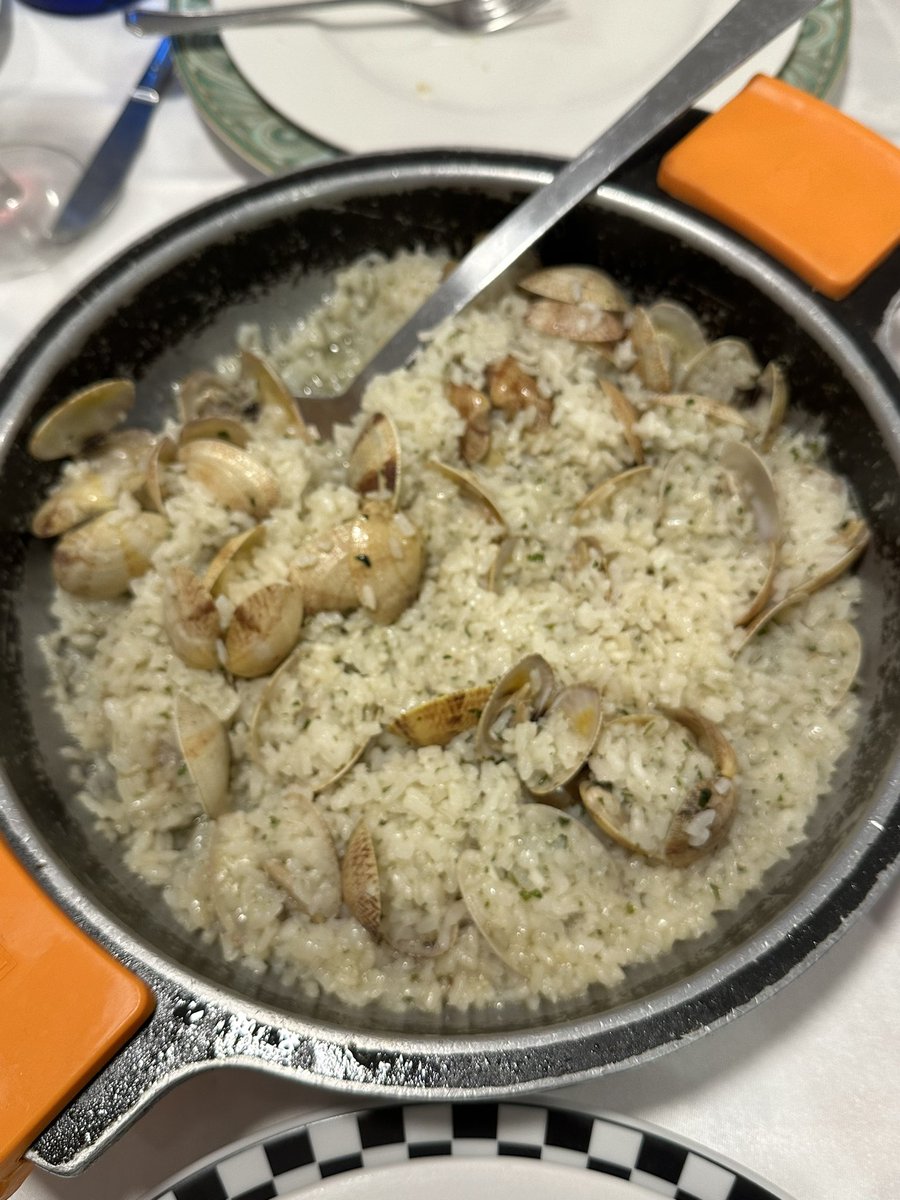 🥘 A destacar en esta visita un arroz con almejas muy bien elaborado. 

#HabráQueComer #LaMayor #Castelar #PuertoChico #Santander #Cantabria #CantabriaInfinita #CantabriaMásXDescubrir