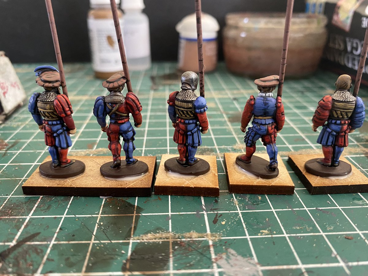 Another 5 pikemen from altdorf done! 10 more to go for the 3rd edition empire unit! 

#oldhammer #WarhammerCommunity