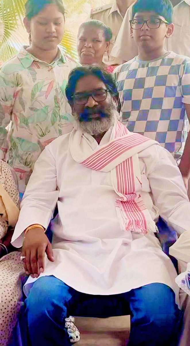 Ankit kumar Pandey (@ankitkumar69908) on Twitter photo आदरणीय दिशोम गुरु श्री शिबू सोरेन जी के पुत्र हैं, "हार" और "झुकने" जैसे शब्द खून में नही है।
#शेर_आया_हेमन्त_आया <a href="/MithileshJMM/">Mithilesh Kumar Thakur 🇮🇳</a>
<a href="/HemantSorenJMM/">Hemant Soren</a> <a href="/ChampaiSoren/">Champai Soren</a> आदरणीय दिशोम गुरु श्री शिबू सोरेन जी के पुत्र हैं, "हार" और "झुकने" जैसे शब्द खून में नही है।
#शेर_आया_हेमन्त_आया <a href="/MithileshJMM/">Mithilesh Kumar Thakur 🇮🇳</a>
<a href="/HemantSorenJMM/">Hemant Soren</a> <a href="/ChampaiSoren/">Champai Soren</a>
