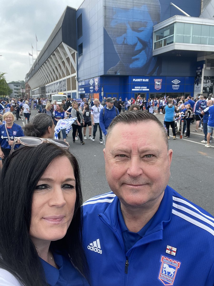 We are Premier League 💙 #BusParade #ITFC @OfficialKP180