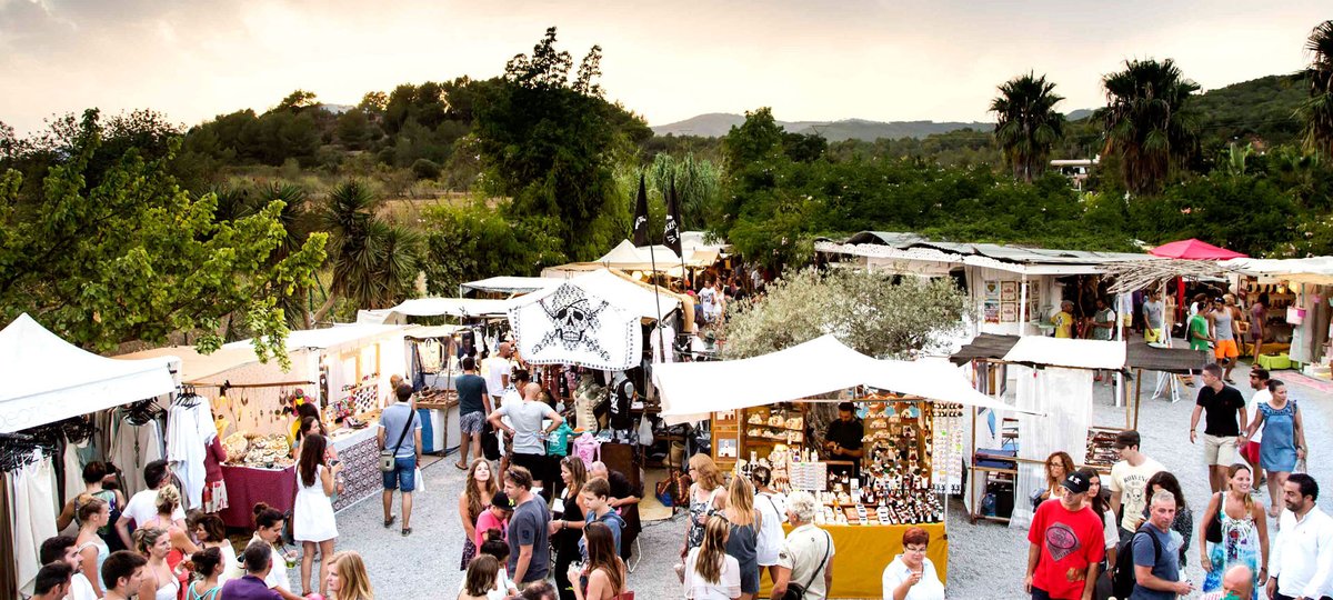 Have you explored #Ibiza’s legendary hippie markets? 😃 Shop organic food, artisanal goods, beautiful jewellery and listen to live music whilst immersing yourself in the vibrant atmosphere! Find the full list here ➡️ bit.ly/43A2Y3S #VisitSpain