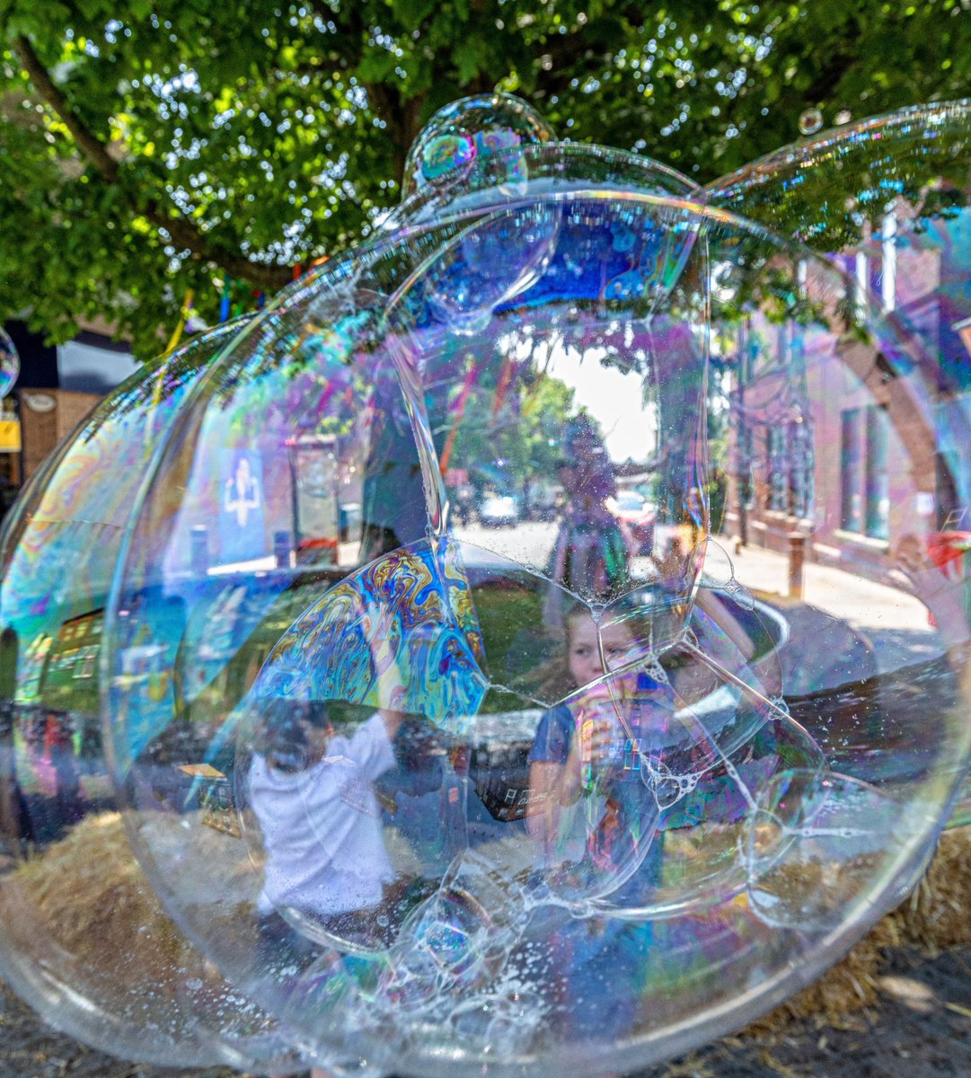Have a bubbletastic time in #Prescot at the #ElizabethanFayre There’s nothing better than chasing bubbles – you can even have a go of making your own. 📅 Saturday 8 June ⏰ 11am – 5pm Find out what else is happening orlo.uk/BxYT3