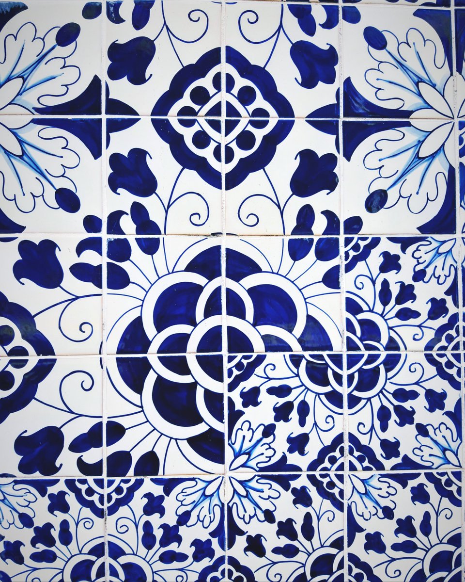 👉 The Queen and her Azulejos

This beautiful series of #glazedtiles (#azulejos in Portuguese) was created to commemorate the 378th anniversary of Catherine of Braganza, inspired on her favourite tiles from her own #Lisbon Palace.

#History #Heritage #PrivateTour #LisbonwithPats