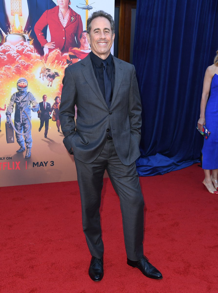 Jerry Seinfeld in a Giorgio Armani suit at the Los Angeles premiere of
“Unfrosted.”
#ArmaniStars @JerrySeinfeld