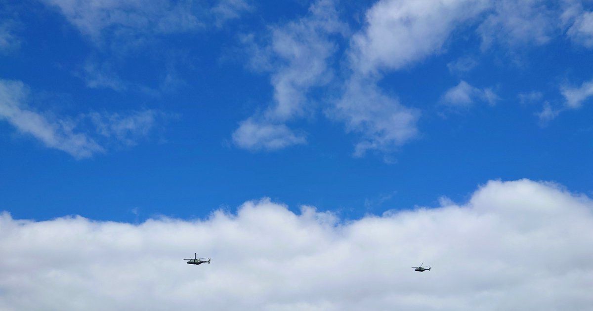 Suomenlinnan taivaalla @Puolustusvoimat helikopterit. 🇫🇮