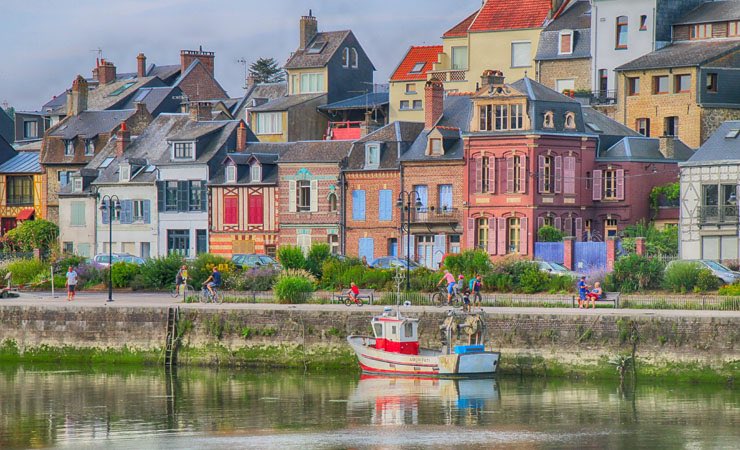 Saint Valery sur Somme. I discovered the existence of this pretty northern French village a year ago and now I want to visit.