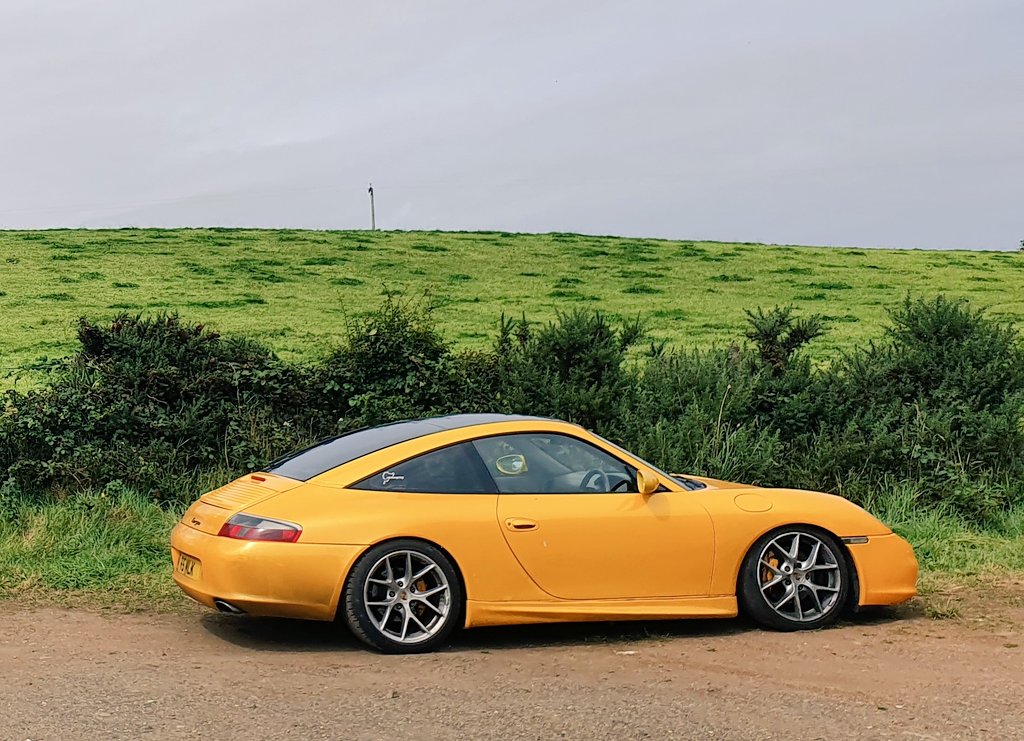 The 996 is back out in the wild, the 944 has been awesome for a couple of months, but this thing is on another level. Neck snapping acceleration, according to my moaning passenger. Steering feel is just sublime 🍆💦 Handling is challenging, in a good way. Feels silly quick.