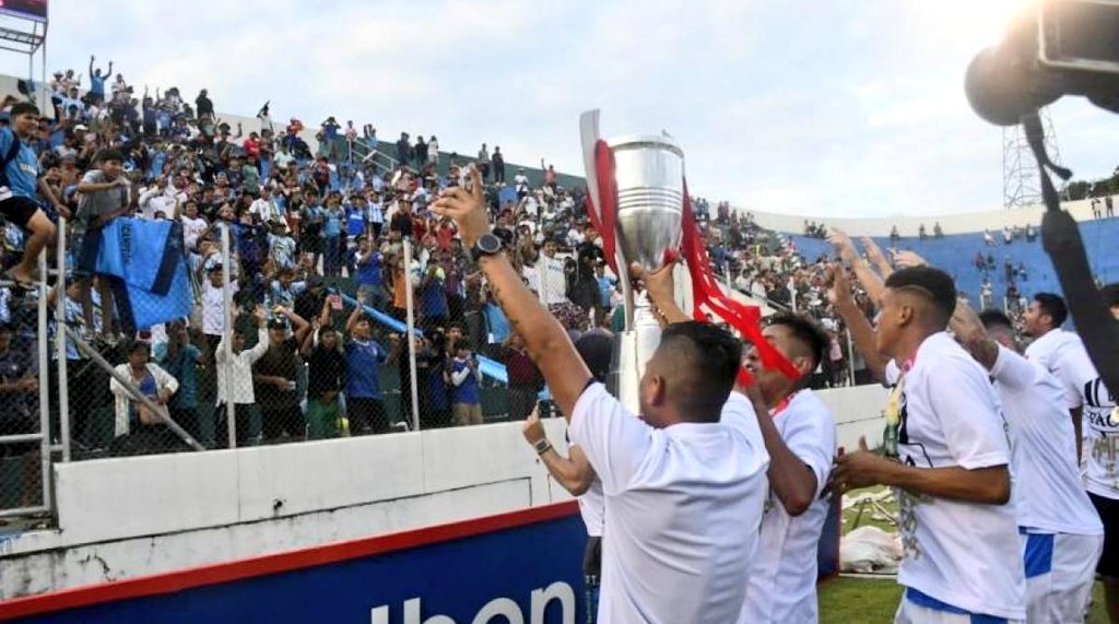 San Antonio de Bulo Bulo, obtiene el título de Campeón del Torneo Apertura 2024. Derrotó a los grandes equipos bolivianos. El próximo año estará en la Copa Libertadores de América. Felicitamos y agradecemos el compromiso y la disciplina futbolística de todos los jugadores,…