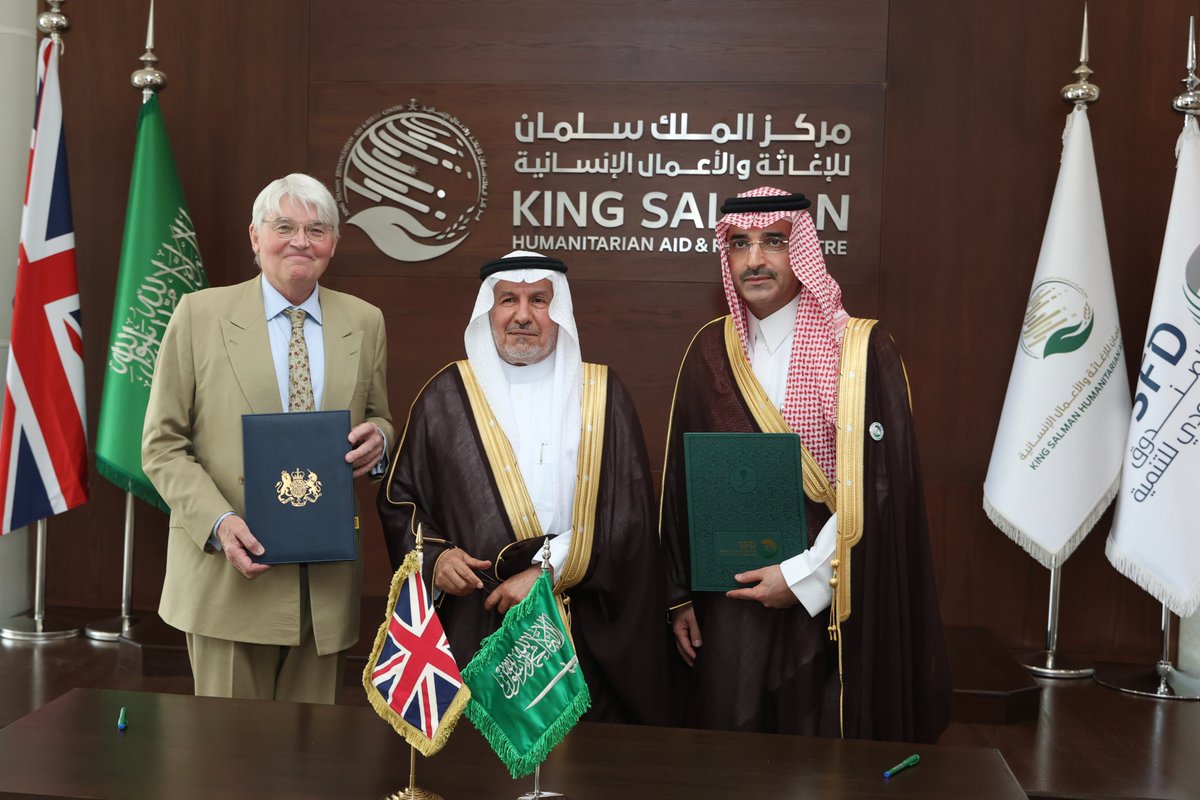 على هامش الحوار الاستراتيجي الثاني للتنمية والمساعدات الإنسانية بين المملكة وبريطانيا؛ تم توقيع اتفاقية تعاون تنموي مشترك بين @SaudiFund_Dev و @FCDOArabic