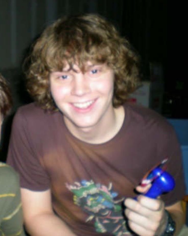 Teen #EvanPeters 🤏 don’t think I’ve ever seen this one ☝️