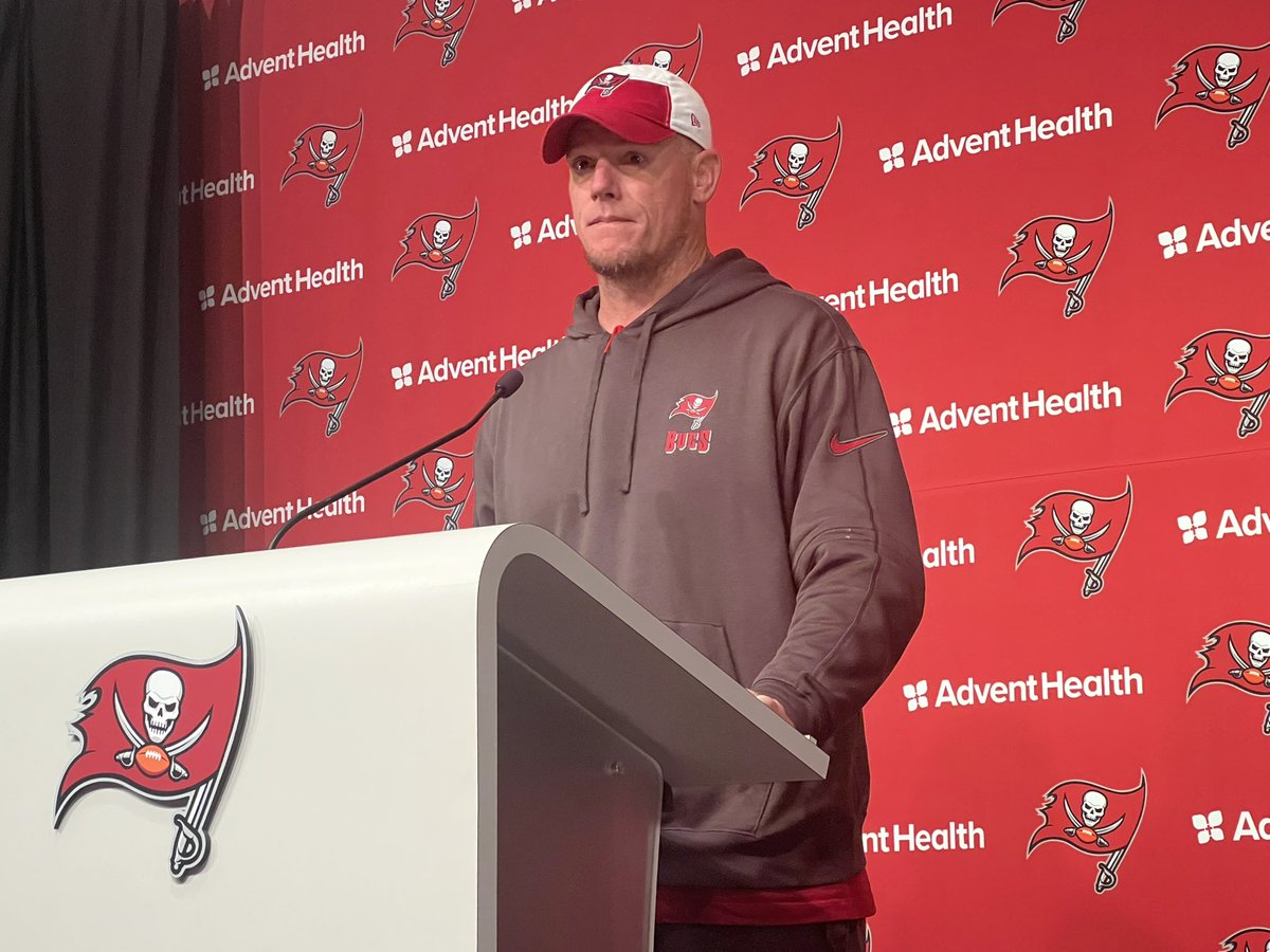 #Bucs TEs coach Justin Peelle says that Cade Otton has played a lot of ball, but the room is still very young and has been soaking up everything. They are fun to be around.