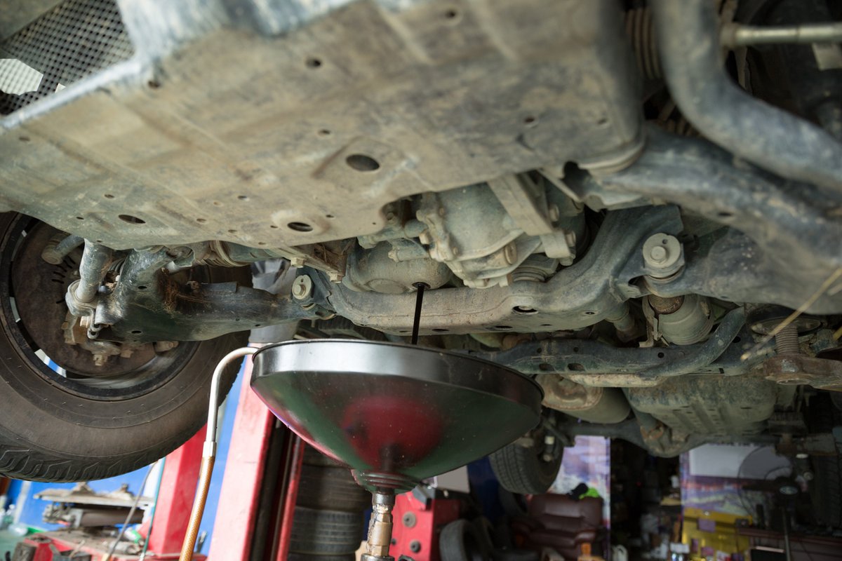 Oil changes can be a problem if they're not done properly. Let Air Care Smog Test Center do it right the first time! aircaresmog.com/book-online #SmogTestCenterNearMe #OilChangeNearMe #EmeraldHills #Belmont #RedwoodCity