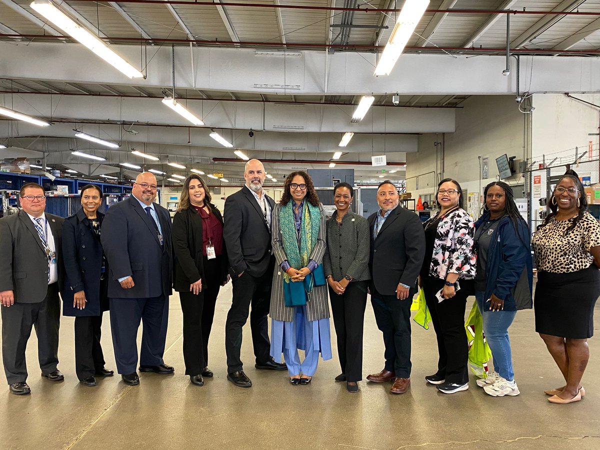 On Friday, I joined @RepKamlagerDove at @FlyLAXairport to observe U.S. made screening technologies used to support aviation safety. In its partnership with @TSA, LAX has been at the forefront of implementing innovative security technologies.