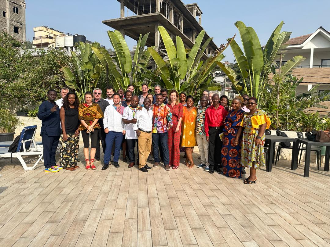 👋Greetings from #SierraLeone! Around 110 colleagues at @giz_sierraleone work to create economic opportunities, strengthen the #healthsystem, provide access to #RenewableEnergy and improve small scale mining. Read more about it here: giz.de/en/worldwide/3…