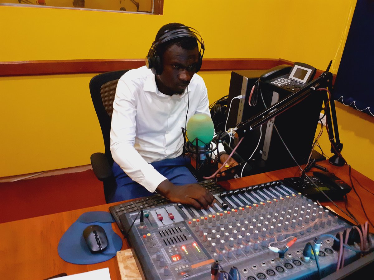 #EkyoojoBaba is live in the #Eveningvibe on your favorite FM @kyakafmradio all the way from 4-7pm