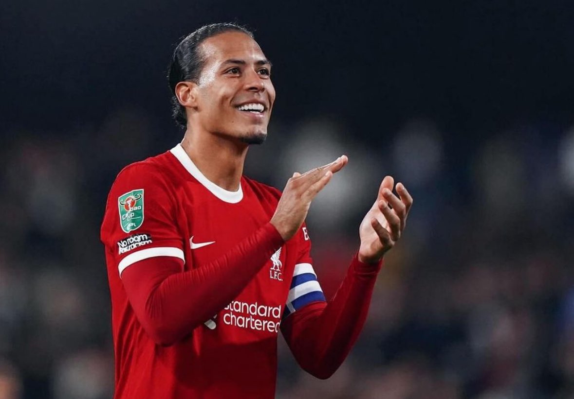 🔴🇳🇱 Van Dijk: “New deal? No news on that, the club is busy now. But I am very happy here, I love the club and you can see that as well”. “There will be a big transition and I am part of that”, van Dijk says.