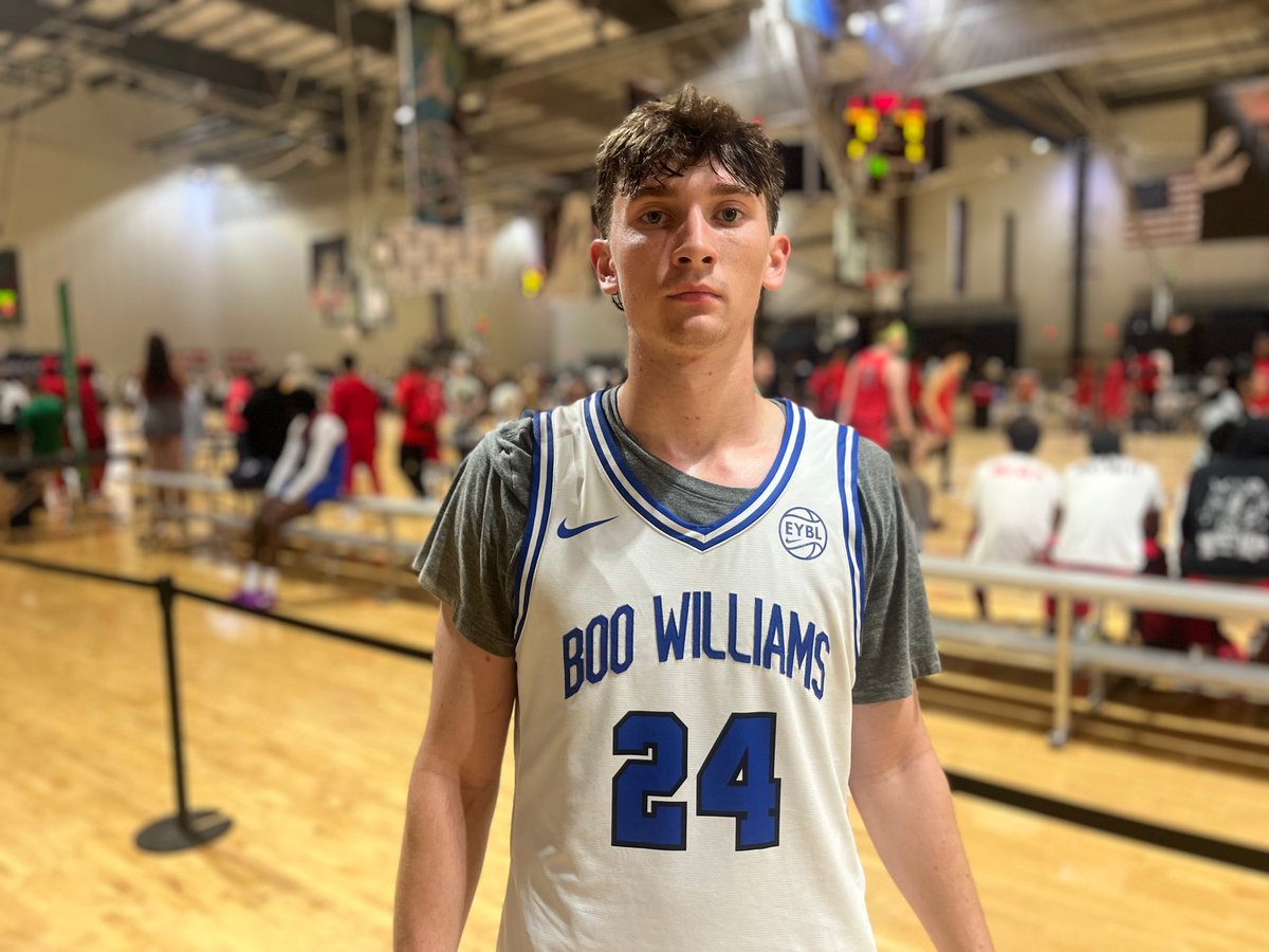 2025 @MSAHoops/@BooWilliamsAAU G Ryan Crotty was the biggest stock riser of @NikeEYB S2 averaging 22PPG (45.4 3P%) and 5RPG while going 3-0. He spoke w/ @madehoops about his game, recruitment & an official visit taking place this weekend. 👉✍️: madehoops.com/made-society/a…
