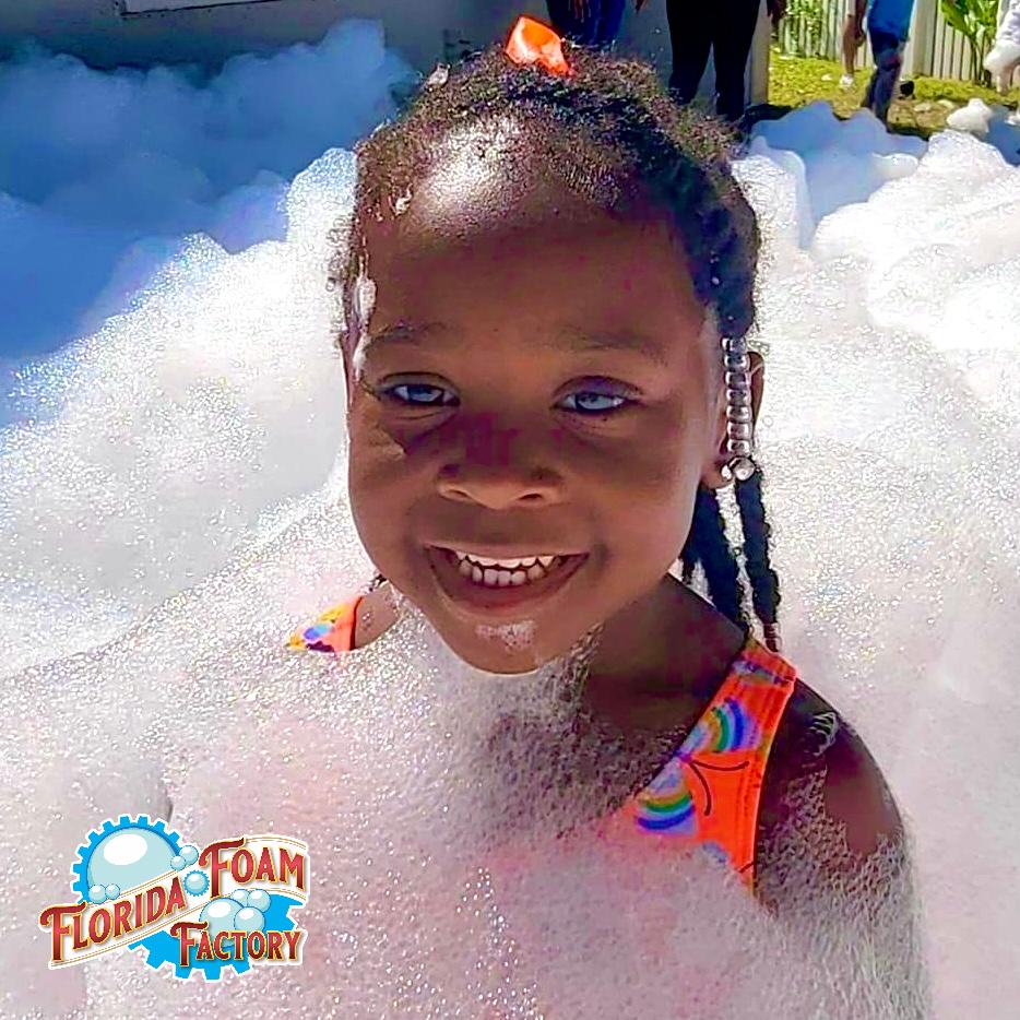 🫧Smiling ear to ear in the foam fun because summer starts soon! 🤣 #SmileMore #SummerBreak #FoamFun 🤗