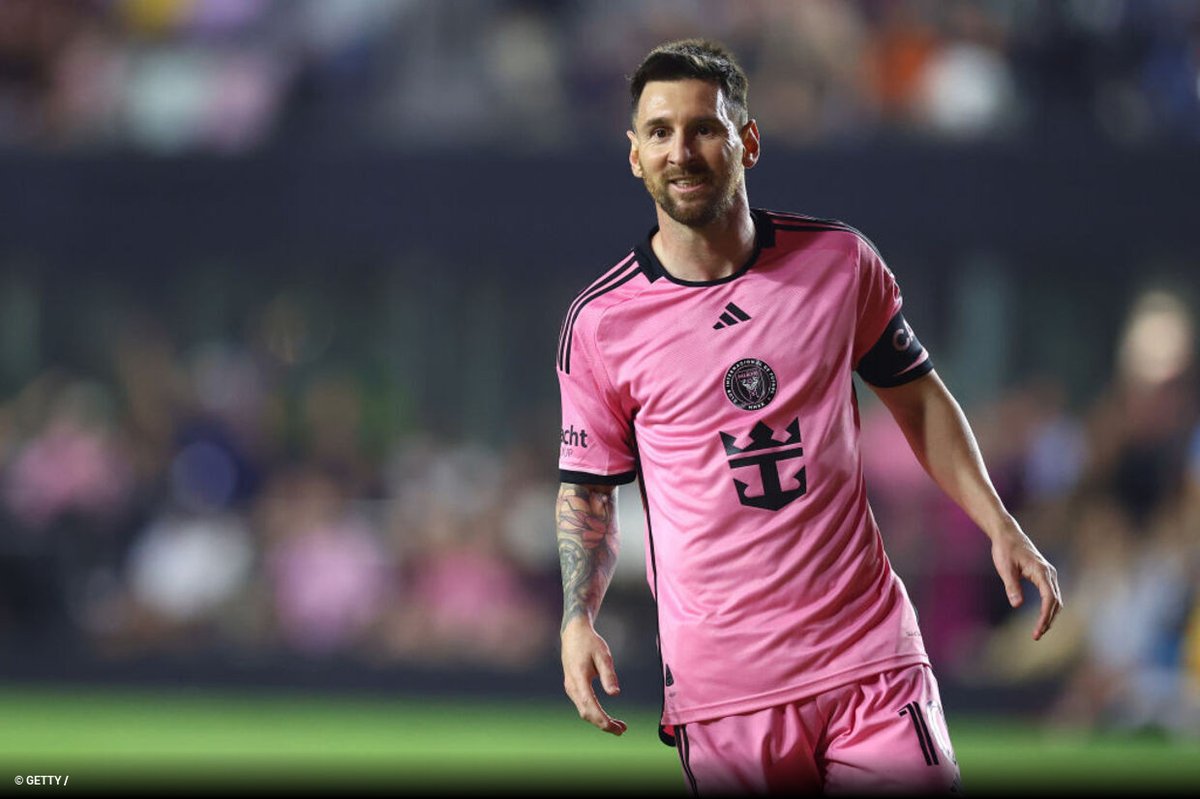 Lionel Messi criou o hábito de quebrar marcas históricas. Mesmo na reta final da carreira e distante dos holofotes do futebol mais competitivo, o argentino segue colecionando atuações memoráveis.