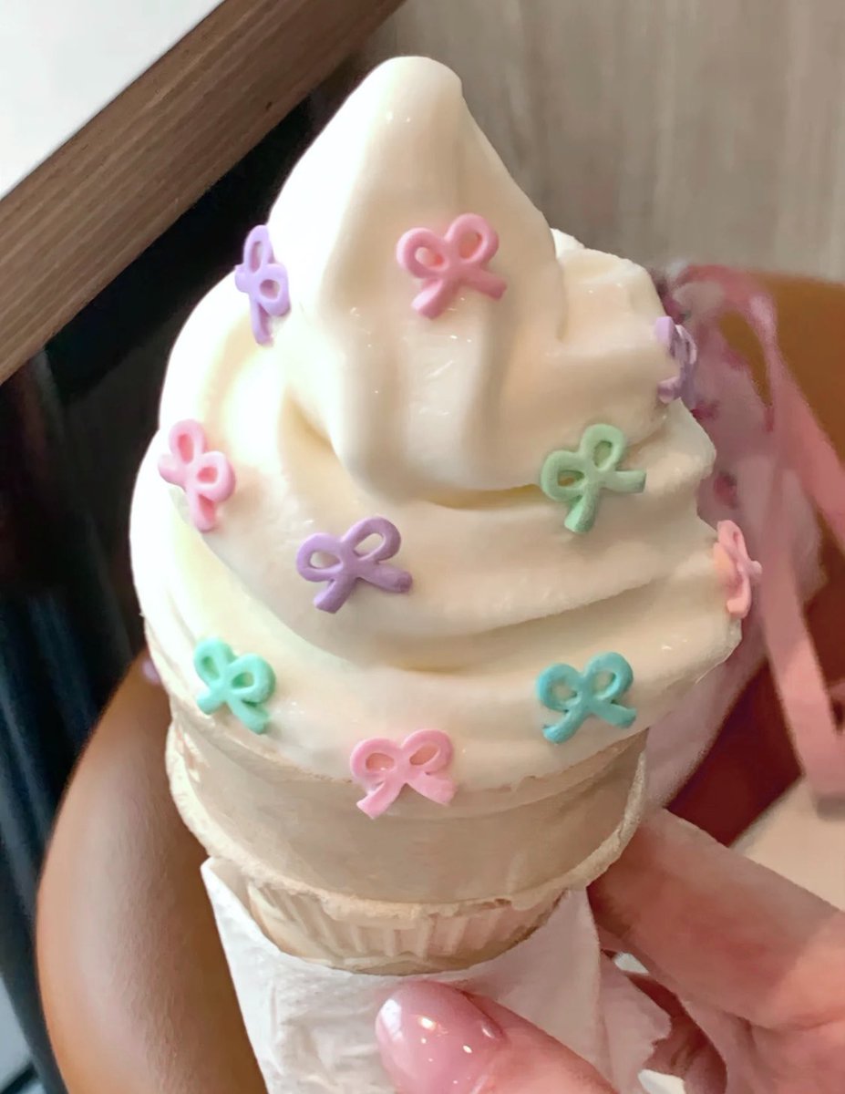 vanilla ice cream with topping bows