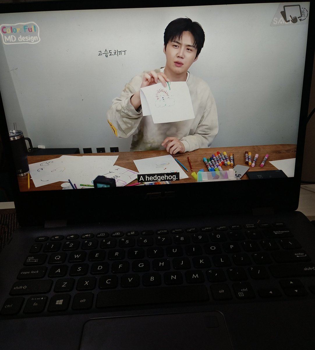 lloyolakim's tweet photo. ANONG REVIEW REVIEW?! PRIORITIES FIRST! HAHAHAHAHA sun-hog for the win! 🤣💙

Motivation talaga kailangan para makareview! *palusot* 😌💙 #KIMSEONHO #KSH #SUNHOG https://t.co/1MumV9rHgc