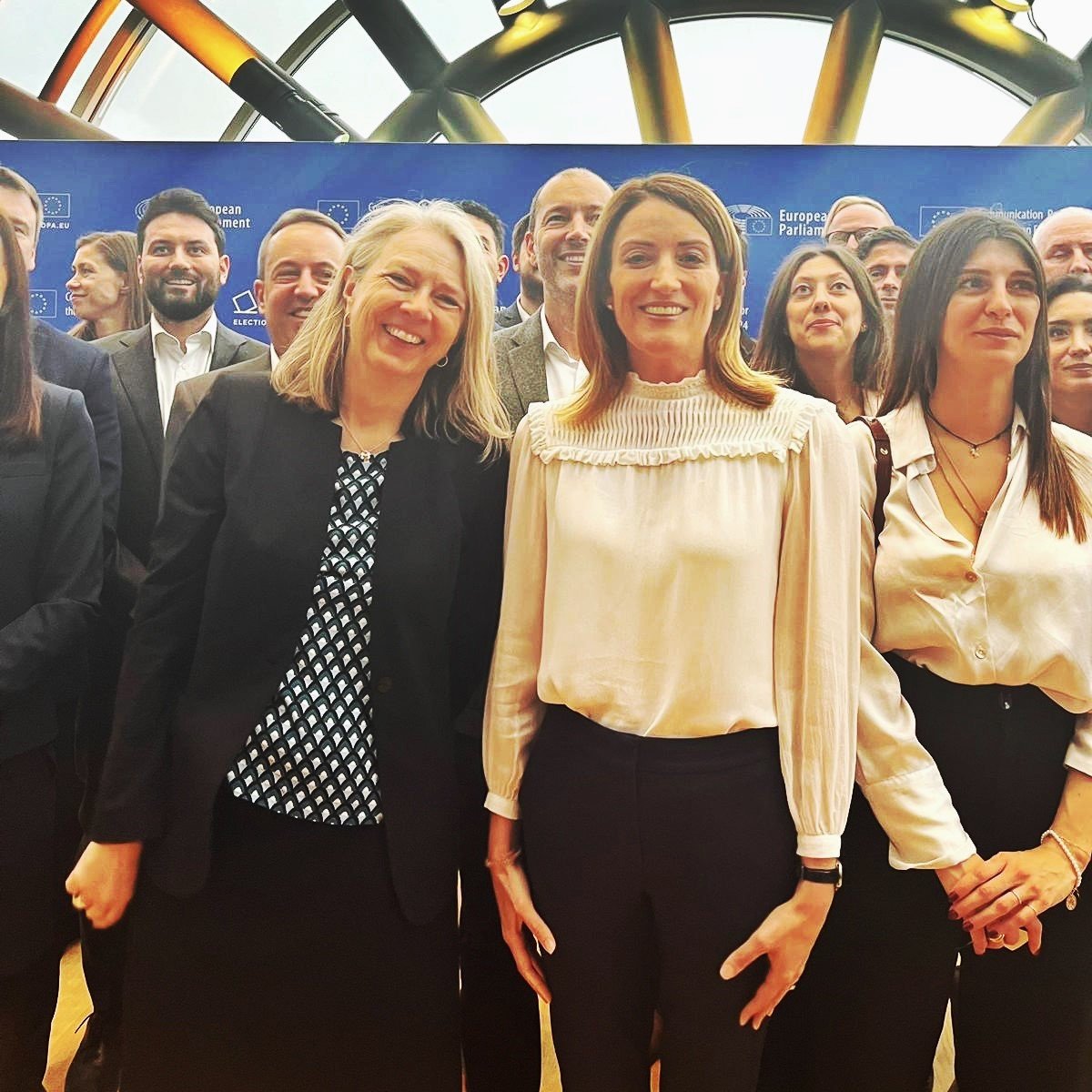 It was an honour to meet @EP_President @RobertaMetsola at the @Europarl_EN Partnership Agreement Reception yesterday: @ETNOAssociation is officially backing the #UseYourVote campaign, raising awareness and engagement for the crucial #EUElections24 taking place in one month.