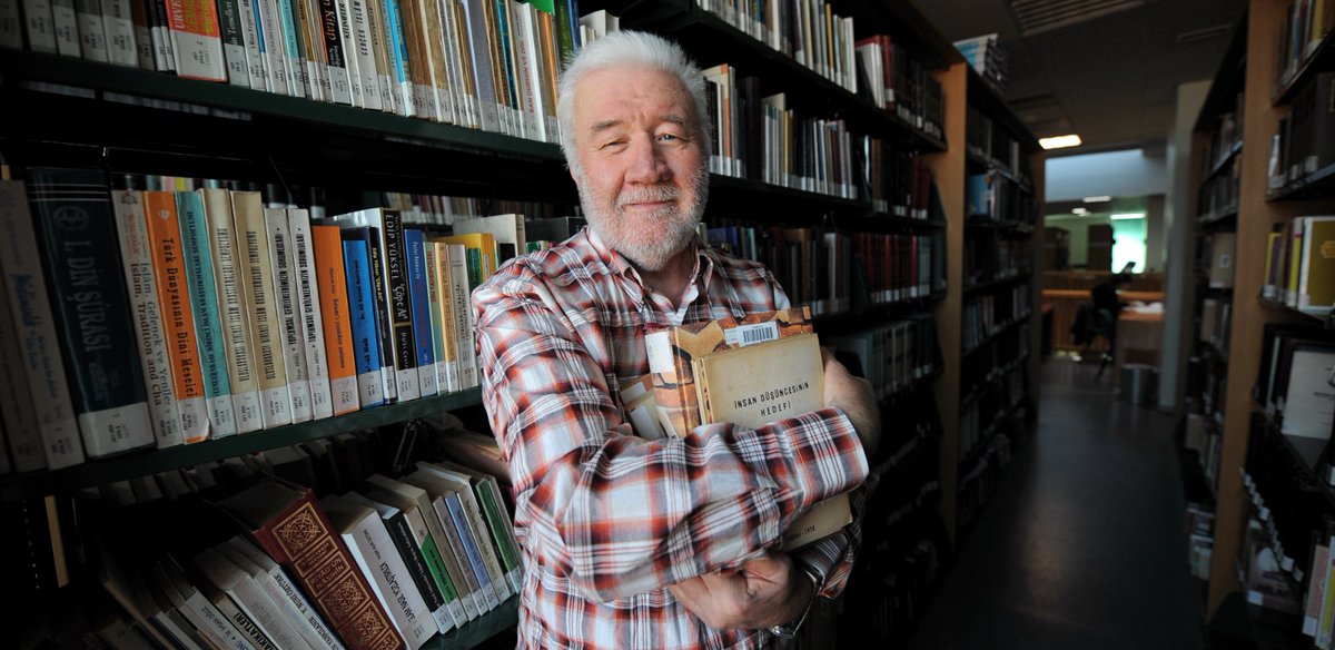 Ömrünün son on yılını yaklaşık 25 bin ciltlik değerli koleksiyonunu bağışladığı kütüphanemizde, çok sevdiği kitaplarıyla geçiren merhum Yavuz Argıt’ı vefatının 15. yıl dönümünde rahmetle anıyoruz.

Mekanı Cennet olsun.